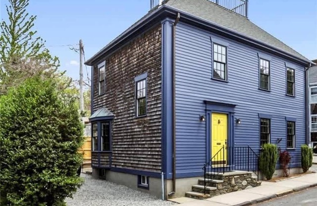 Steps off Thames St | Center of Town 3BR/2BA