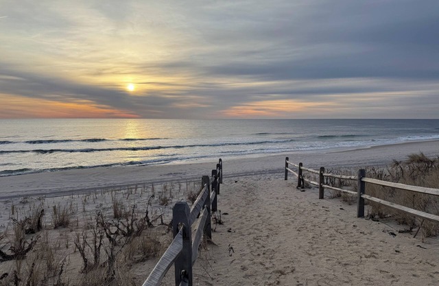 Steps from a private beach, 3-bedroom townhome in fabulous Mantoloking!