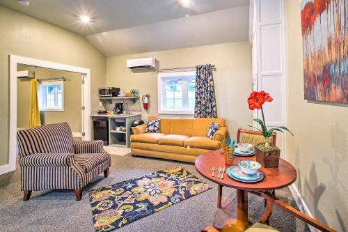 Steps to Branson Landing Cozy Downtown Cottage!
