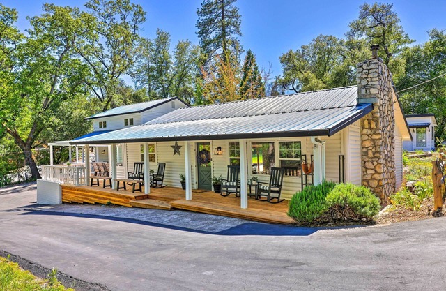 Steps to Dtwn Murphys: Cottage w/ Furnished Porch