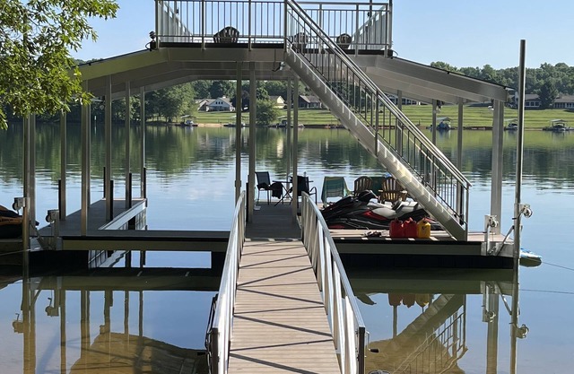 Schritte zum See, Strand, New Dock mit Blick auf das weite Wasser. Perfekter Familienurlaubsort!