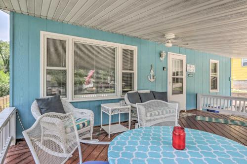 Steps to Lake Cheerful Camdenton Cottage!