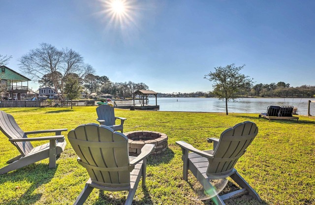 Cozy, New-Build Cabin: Steps to Lake Conroe!