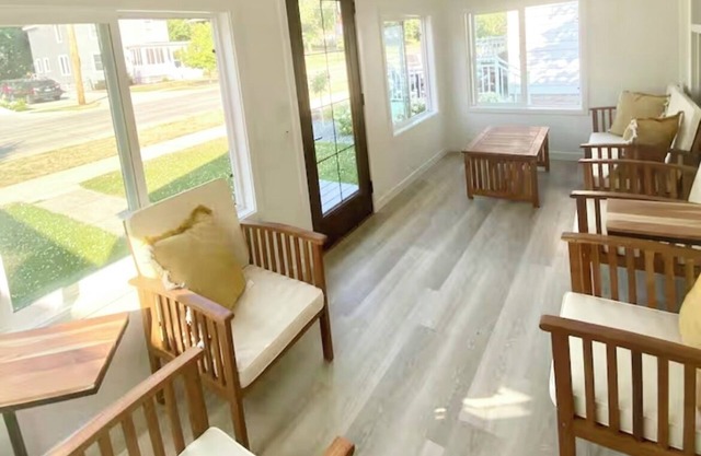 Steps to Lake, Park, & Surf Ballroom!!! Just 1 block to the water!!!