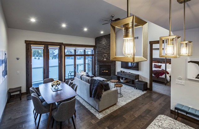 :: NEUES ANGEBOT :: Mountain View Penthouse Luxury Condo :: WIE NEU, Baujahr 2018