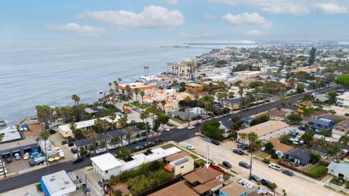 Steps to Ocean Sunset Views Beach Access & San Diego Charm