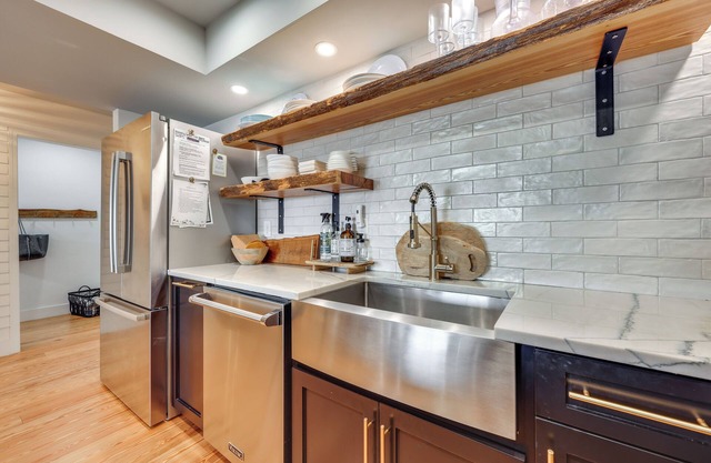 Steps to Sand: Townhome w/Balcony in Jax Beach!