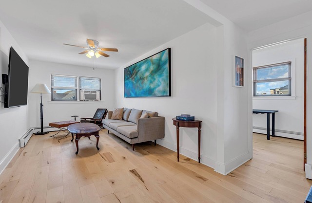 STEPS TO THE BEACH & BOARDWALK, WELCOME TO 3 NIBLICK STREET!