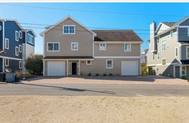 Steps to the beach! 6-bed/5 bath newly renovated house in S Bethany Beach!