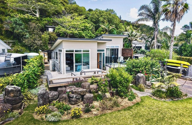 Stunning Beachfront Home in the Winterless North! Bay of Islands and Kerikeri