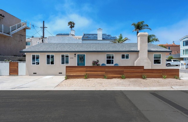 Steps To The Ocean - New 3 bed/2 bath Silver Strand Oasis 1 House from the Beach