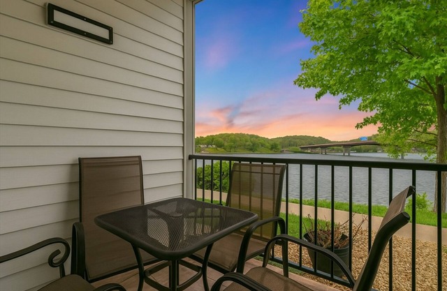 Steps to Water, Serene View, Updated Condo Family Fun w/ 3 Pools in Camdenton