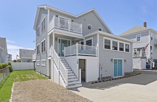 Neubau! Sieben Schlafzimmer. Fünf Bäder. 20 Schlafplätze Schritte zum Wells Beach!