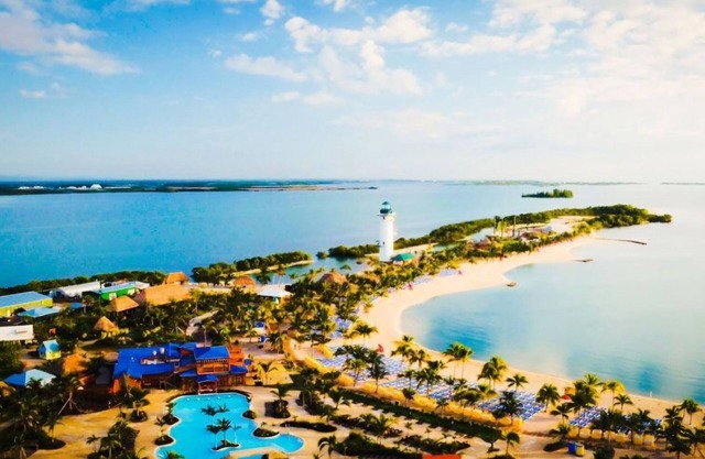 STERLING POOL HOUSE RESORT- HEADED POOL- FREE-WIFI- BOAT ⛵ PARKING AVAILABLE nn