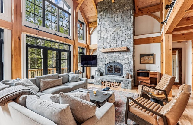 Sterling Retreat: 4 br, wood fireplace, deck, firepit, private!