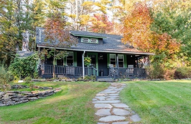 Sticks & Stones - Whimsical Escape near Barryville