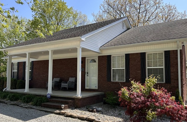 Still Hill- Bourbon Trail Home on 5 acres with a hot tub and fire pit
