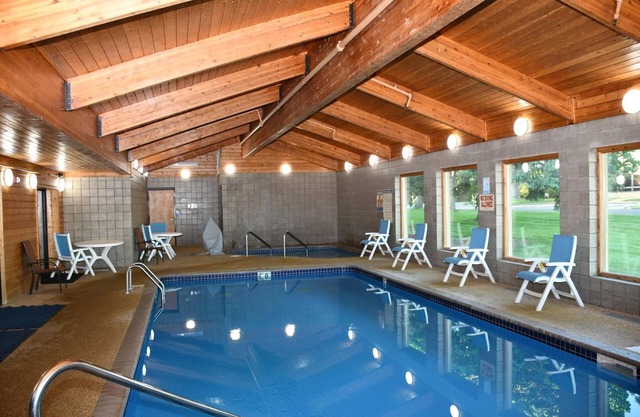 Stillwater Inn & Suites