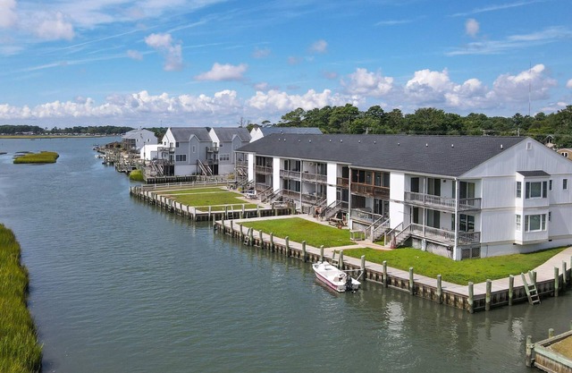 Stingray - Waterfront; Waterside balcony!