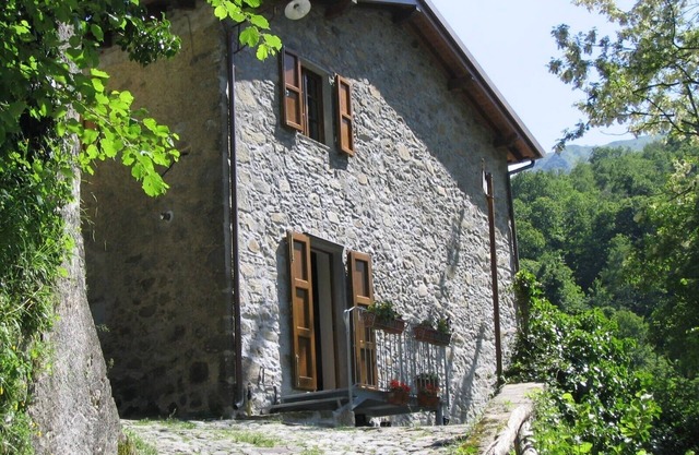Haus mit drei Etagen von jeweils ca. 1076 Quadratmetern