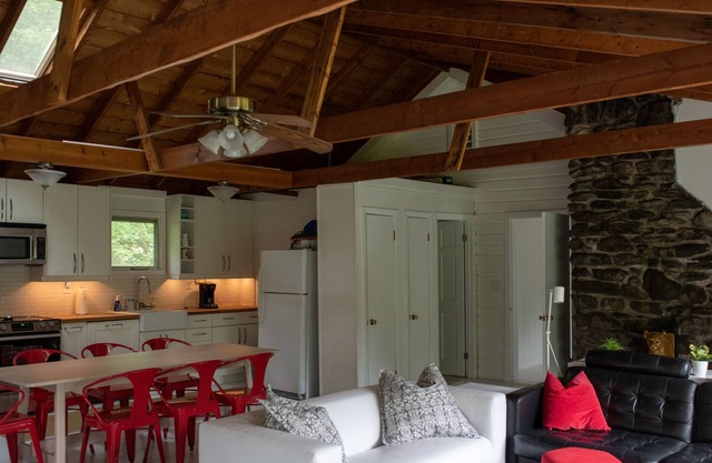 Stockbridge Cottage minutes from downtown Lenox