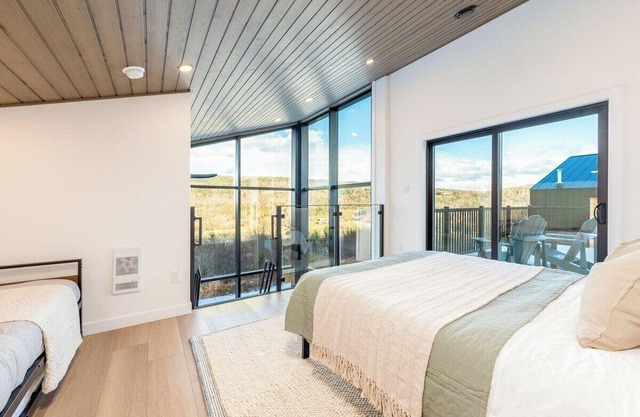 STOKE Luxury Cabin 2 with Epic Views