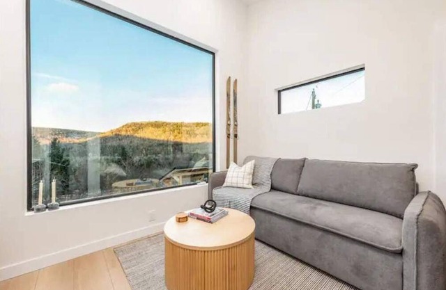 STOKE Pod tiny cabin with epic view next to Poley Mountain