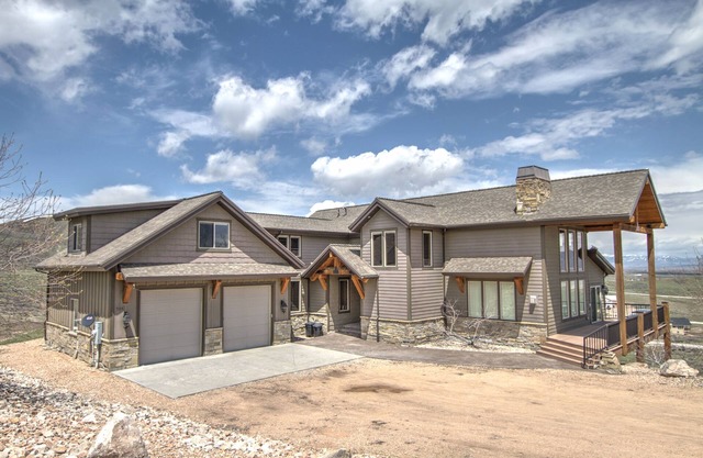 Stokes Casa - Perfect for large groups, with pool, hot tub & beach access!
