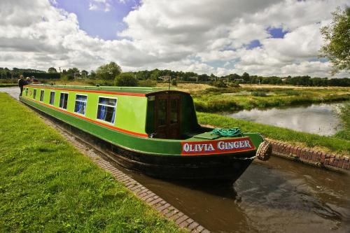 Stone - Boat - Sleeps 6 - Pet Friendly - 85ws