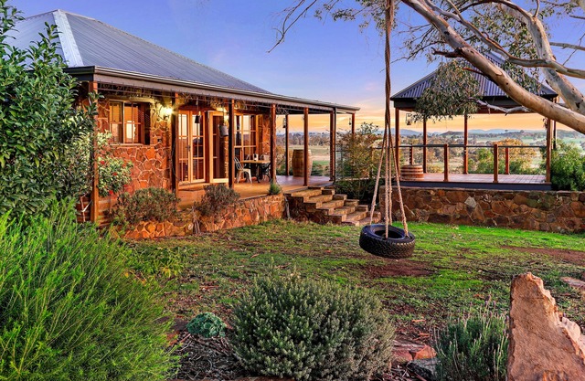 Ein Blick auf ein Hill-Stone Creek Cottage Farmstay