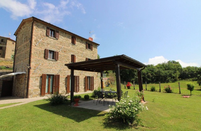 Altes Bauernhaus in ruhiger Panoramalage an der Grenze zwischen der Toskana und Umbrien. Ideal für d