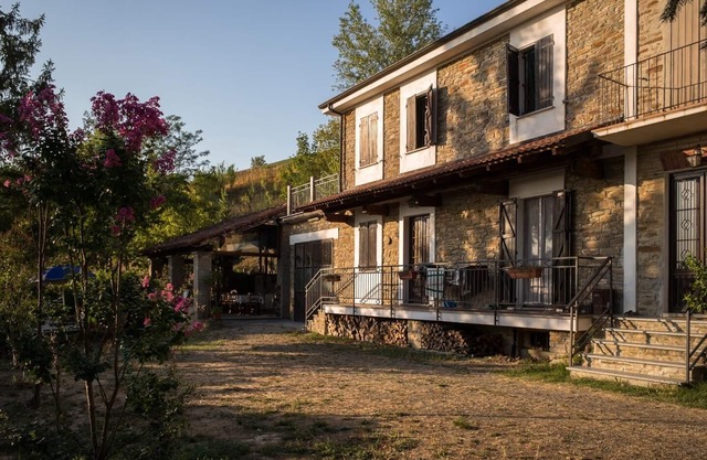Steinhaus mitten in der Natur für den Urlaub mit der Familie entspannen