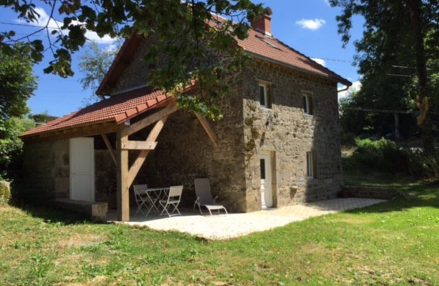 STEINHAUS mit Geschmack renoviert MIT TENNIS IN eine Oase der Ruhe