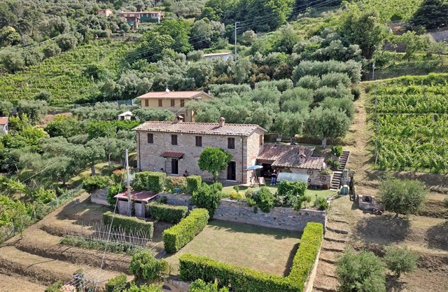 Stone house with Sea View for 5 People above Forte dei Marmi, A/C, WiFi