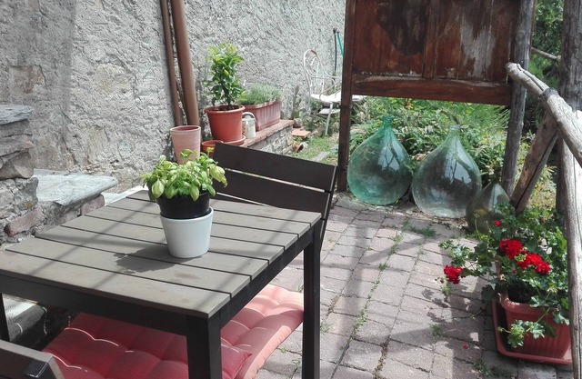 Stein Rustico mit Garten in einem alten Dorf, Toskana Exklusive Whirlpool