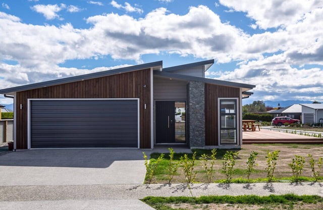 Stonehenge Retreat, Martinborough
