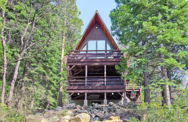Willkommen bei Stoneoaks, einem A-Frame-Haus aus den späten 70er Jahren