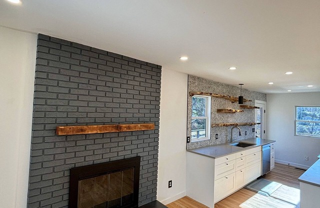 STONES THROW CHATEAU: Modern-Rustic 4 BR/2BA Mtn View Home close to EVERYTHING