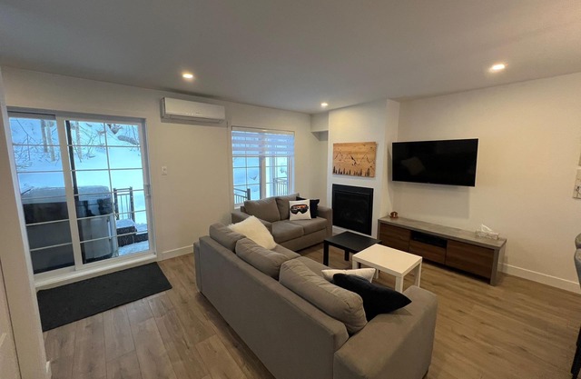 Stonham Condo with Hot Tub! Perfect for hiking, golf or mountain biking.