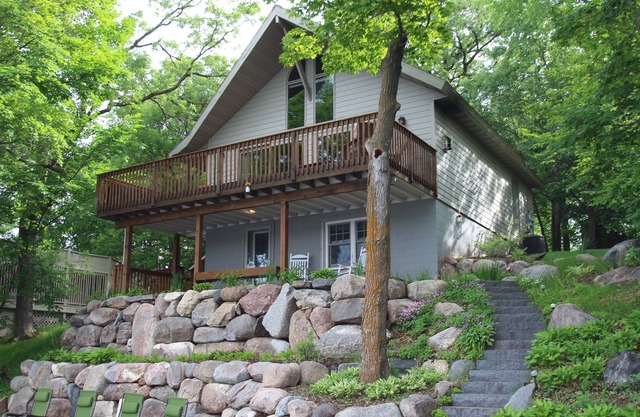 STONY POINT VISTA! Atemberaubende Lake Home auf 75 Fuß des Lake Shore am Lake Sylvia!