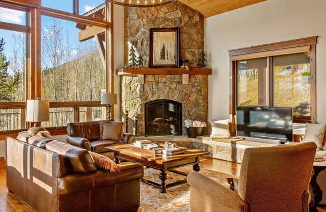 Stop here for a Spectacular Family Vacay, Hot tub and more!