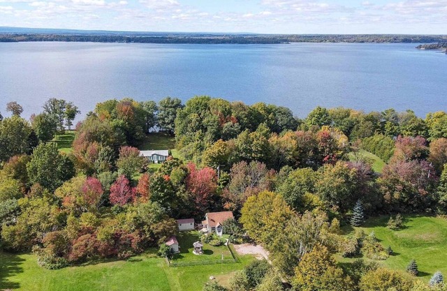 Storybook Cottage in the Champlain Islands: Comfort and Serenity w/ Wi-fi & A/C