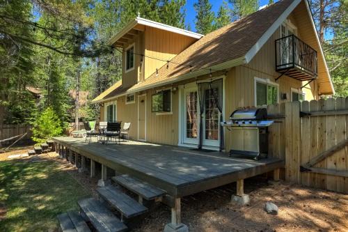 Stout House Cabin - Your kids favorite backyard