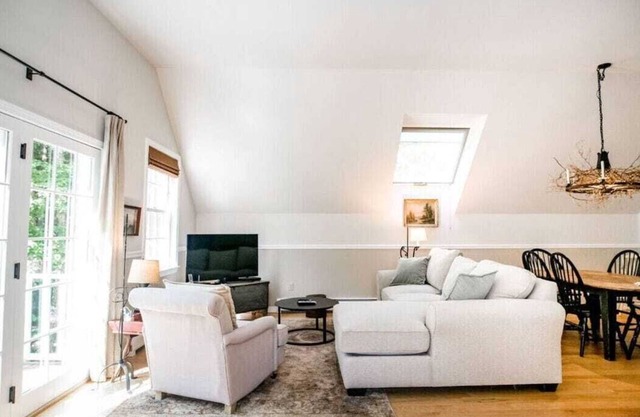 Stowe-Away B-1 bedroom Luxury Apartment