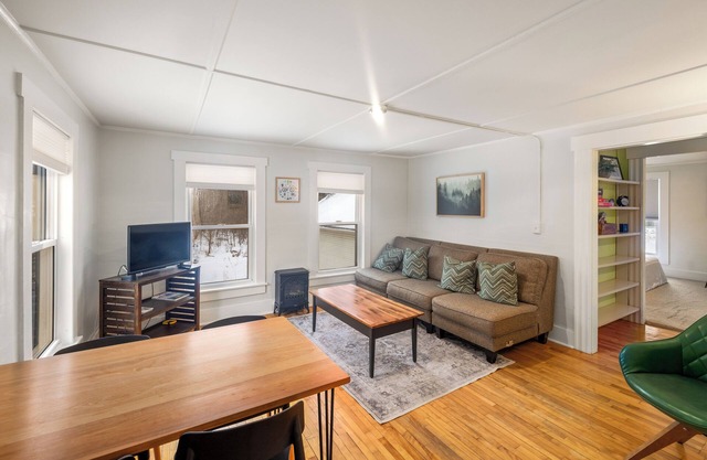 Stowe Lofts-Cozy 2-bedroom condo, peaceful, 5 minutes to Stowe, Fast WiFi