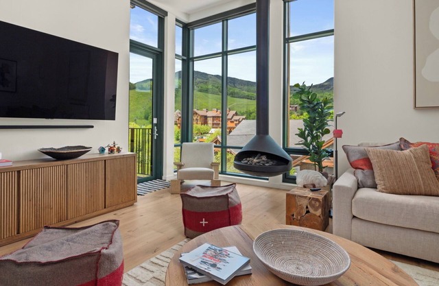 Stowe Mt Resort | Spruce Peak | 4 Bed | Treehouse Condo