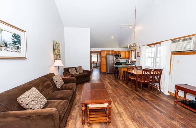 Stowe Village Condo - Bringen Sie Ihre Kinder in dieses gemütliche 1-Schlafzimmer-Hotel in Downtown Stowe!