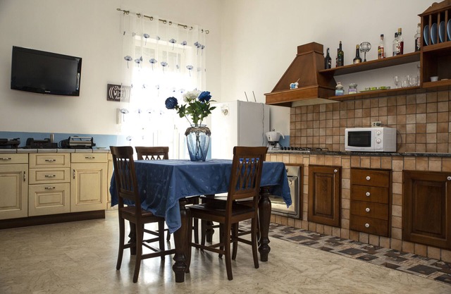 Strategische Lage, nur wenige Kilometer von Neapel und Caserta, gut ausgestattete Wohnung.