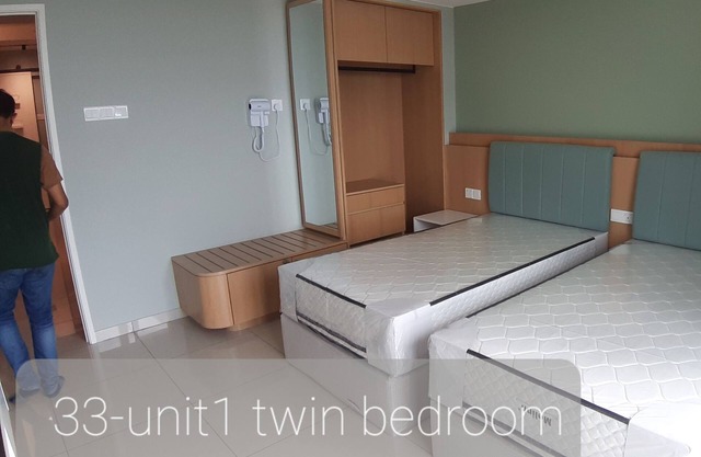 Strategically location, walkable to food area, easy access to any area.