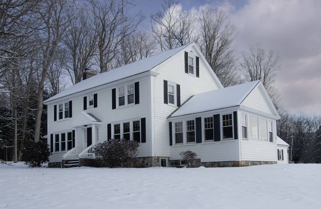 Stratton View Farmhouse, minutes to Mtn and more!